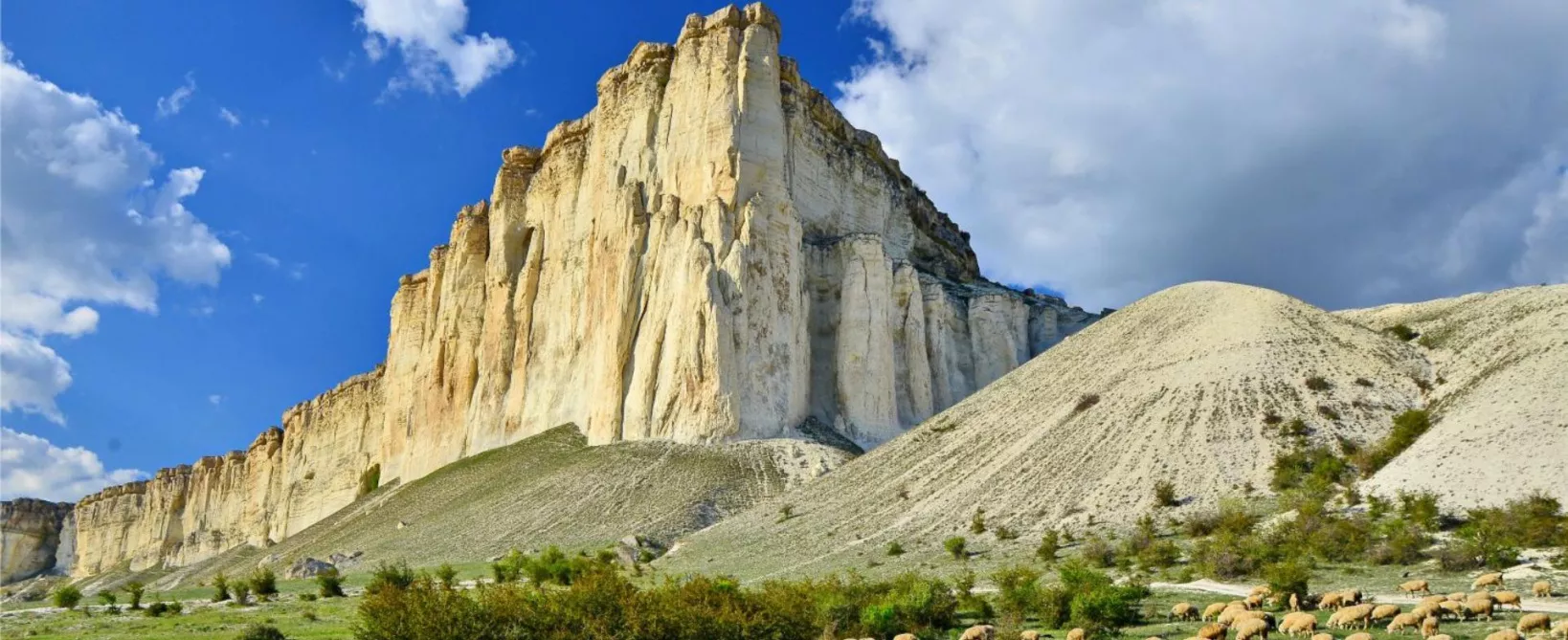 Белая скала Ак-Кая в Крыму