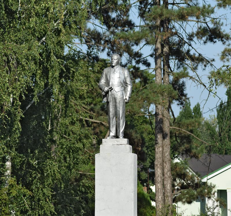 Памятник Ленину